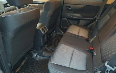 Mitsubishi Outlander III рестайлинг 3, 2019 год, 2 500 000 рублей, 8 фотография