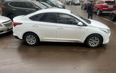 Hyundai Solaris II рестайлинг, 2021 год, 1 300 000 рублей, 3 фотография