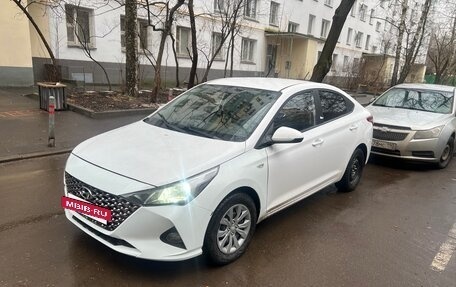 Hyundai Solaris II рестайлинг, 2021 год, 1 300 000 рублей, 6 фотография