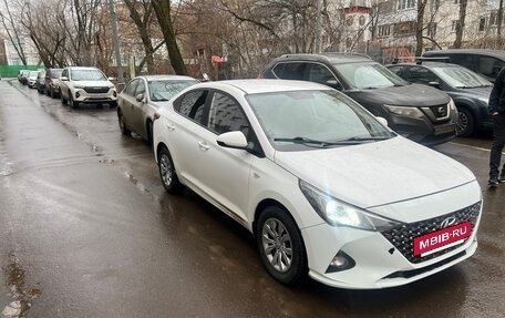 Hyundai Solaris II рестайлинг, 2021 год, 1 300 000 рублей, 2 фотография