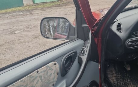 Chevrolet Niva I рестайлинг, 2004 год, 240 000 рублей, 7 фотография