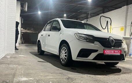 Renault Logan II, 2018 год, 450 000 рублей, 2 фотография