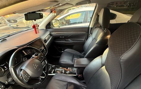 Mitsubishi Outlander III рестайлинг 3, 2018 год, 2 500 000 рублей, 5 фотография