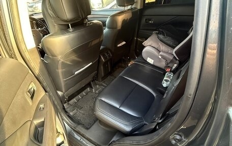 Mitsubishi Outlander III рестайлинг 3, 2018 год, 2 500 000 рублей, 6 фотография