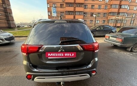 Mitsubishi Outlander III рестайлинг 3, 2018 год, 2 500 000 рублей, 4 фотография