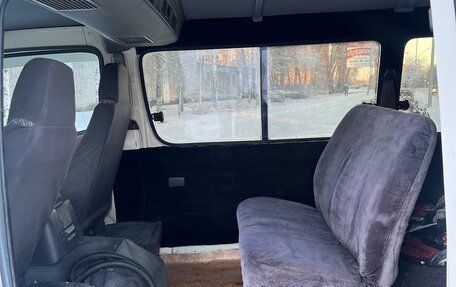 Toyota HiAce H100, 2001 год, 1 050 000 рублей, 11 фотография