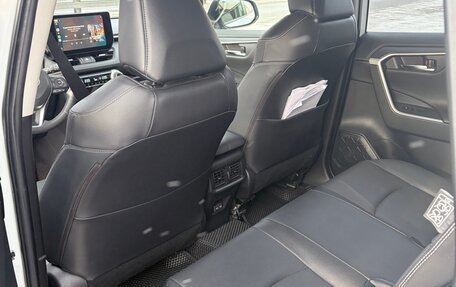 Toyota RAV4, 2022 год, 4 500 000 рублей, 2 фотография