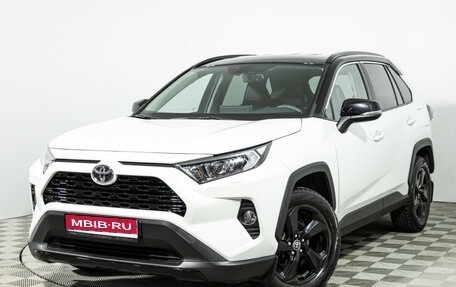 Toyota RAV4, 2021 год, 3 675 000 рублей, 1 фотография