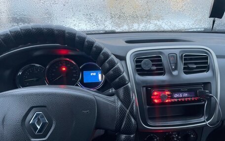 Renault Logan II, 2014 год, 800 000 рублей, 7 фотография