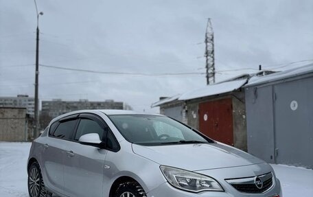 Opel Astra J, 2011 год, 530 000 рублей, 1 фотография