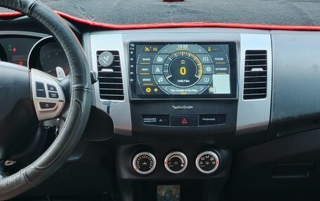 Mitsubishi Outlander III рестайлинг 3, 2007 год, 800 000 рублей, 13 фотография