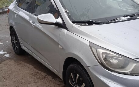 Hyundai Solaris II рестайлинг, 2011 год, 575 000 рублей, 2 фотография