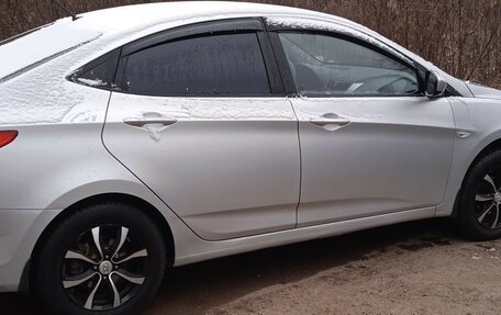 Hyundai Solaris II рестайлинг, 2011 год, 575 000 рублей, 3 фотография