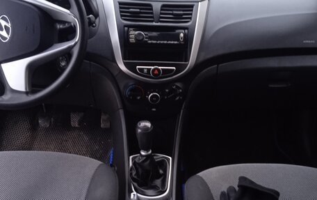 Hyundai Solaris II рестайлинг, 2011 год, 575 000 рублей, 6 фотография