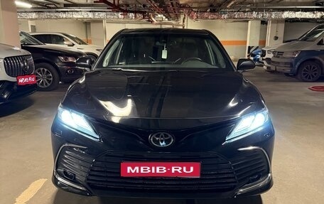 Toyota Camry, 2021 год, 3 300 000 рублей, 1 фотография