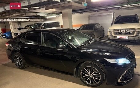 Toyota Camry, 2021 год, 3 300 000 рублей, 2 фотография