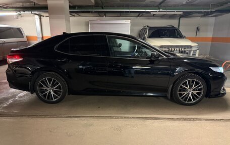 Toyota Camry, 2021 год, 3 300 000 рублей, 10 фотография