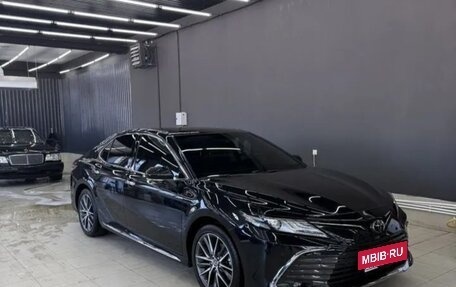 Toyota Camry, 2023 год, 3 580 000 рублей, 2 фотография