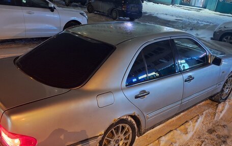 Mercedes-Benz E-Класс, 1998 год, 220 000 рублей, 3 фотография