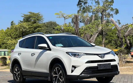 Toyota RAV4, 2019 год, 2 200 000 рублей, 3 фотография