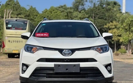 Toyota RAV4, 2019 год, 2 200 000 рублей, 2 фотография