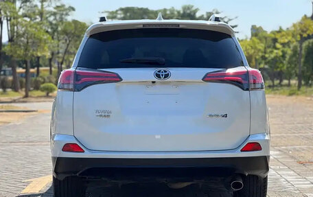 Toyota RAV4, 2019 год, 2 200 000 рублей, 6 фотография