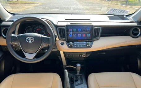 Toyota RAV4, 2019 год, 2 200 000 рублей, 11 фотография