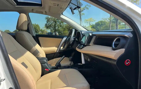 Toyota RAV4, 2019 год, 2 200 000 рублей, 15 фотография