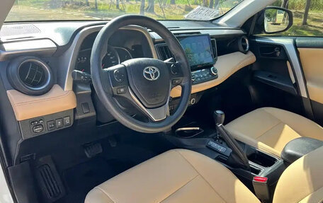 Toyota RAV4, 2019 год, 2 200 000 рублей, 10 фотография