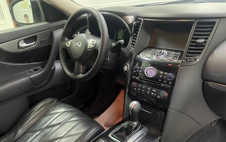Infiniti QX70, 2013 год, 1 950 000 рублей, 9 фотография