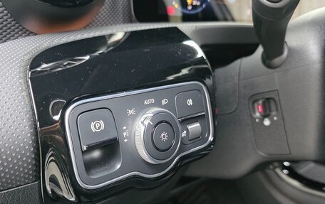 Mercedes-Benz A-Класс, 2021 год, 2 100 000 рублей, 15 фотография