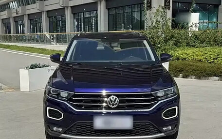 Volkswagen T-Roc I, 2022 год, 1 620 000 рублей, 2 фотография