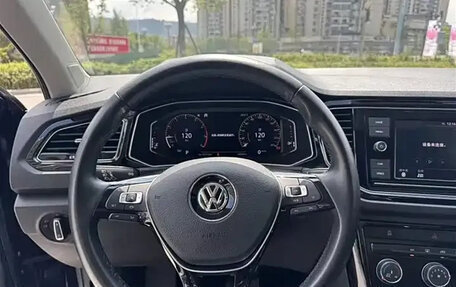 Volkswagen T-Roc I, 2022 год, 1 620 000 рублей, 9 фотография