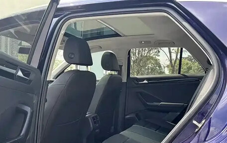 Volkswagen T-Roc I, 2022 год, 1 620 000 рублей, 13 фотография