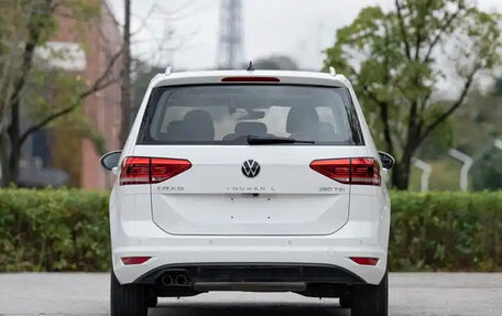 Volkswagen Touran III, 2022 год, 1 732 002 рублей, 4 фотография