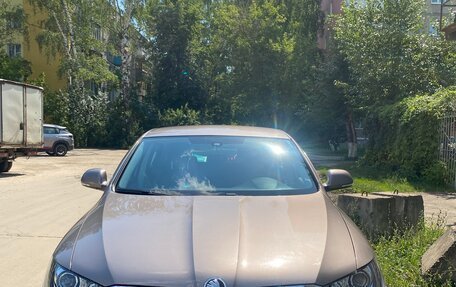 Skoda Superb III рестайлинг, 2014 год, 900 000 рублей, 2 фотография