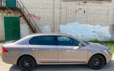 Skoda Superb III рестайлинг, 2014 год, 900 000 рублей, 8 фотография