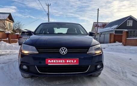 Volkswagen Jetta VI, 2012 год, 900 000 рублей, 3 фотография