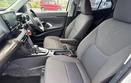 Toyota Yaris Cross, 2021 год, 1 789 000 рублей, 10 фотография