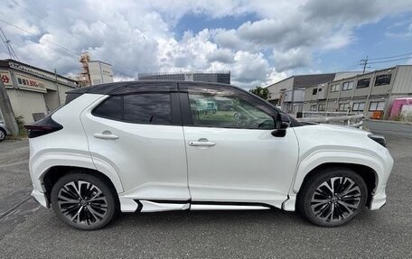 Toyota Yaris Cross, 2021 год, 1 789 000 рублей, 3 фотография