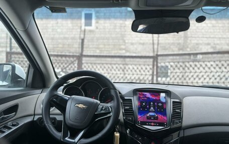 Chevrolet Cruze II, 2010 год, 585 000 рублей, 9 фотография