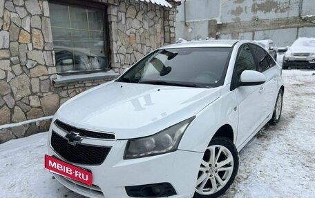 Chevrolet Cruze II, 2010 год, 585 000 рублей, 2 фотография