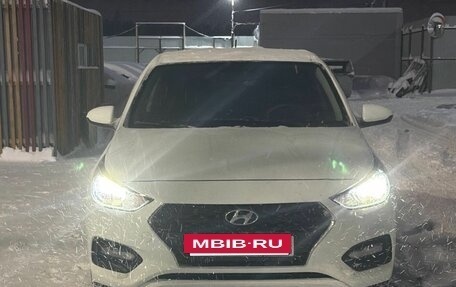 Hyundai Solaris II рестайлинг, 2017 год, 999 000 рублей, 3 фотография