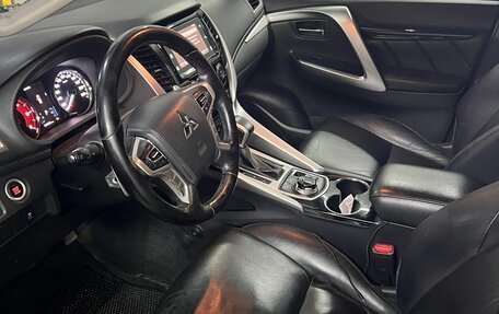 Mitsubishi Pajero Sport III рестайлинг, 2018 год, 2 650 000 рублей, 11 фотография