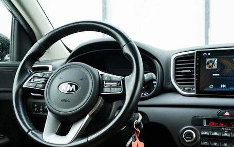 KIA Sportage IV рестайлинг, 2019 год, 2 399 000 рублей, 21 фотография