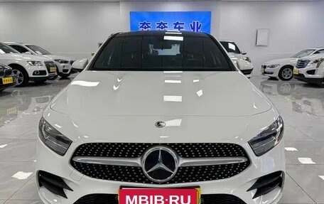 Mercedes-Benz A-Класс, 2022 год, 1 870 000 рублей, 2 фотография