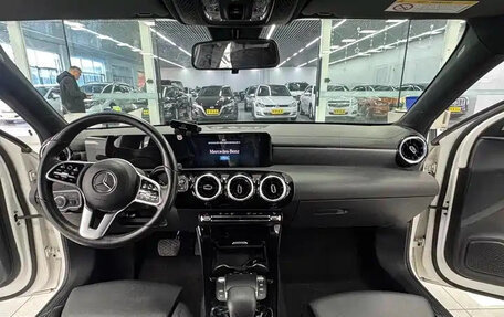 Mercedes-Benz A-Класс, 2022 год, 1 870 000 рублей, 10 фотография