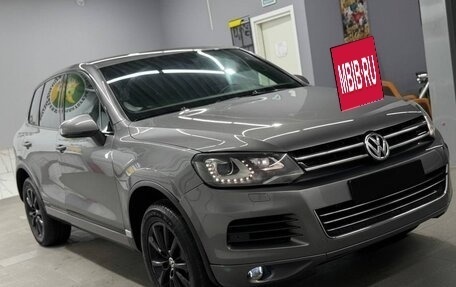 Volkswagen Touareg III, 2011 год, 1 550 000 рублей, 2 фотография