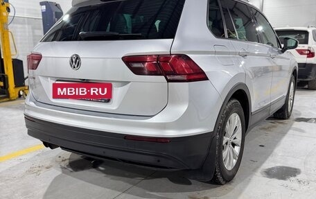 Volkswagen Tiguan II, 2019 год, 2 300 000 рублей, 2 фотография
