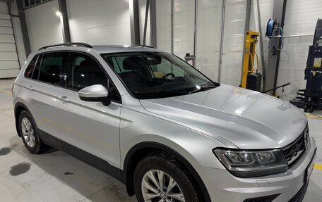 Volkswagen Tiguan II, 2019 год, 2 300 000 рублей, 17 фотография